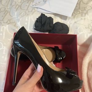 Valentino patent leather pump toe shoes size 7.5 worn 1/2 times